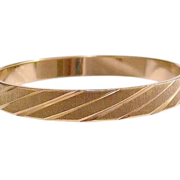 Monet Slant Lined Brushed Bracelet Bangle Vintage Etched Ribbed Gold Tone Wide - Picture 4 of 5